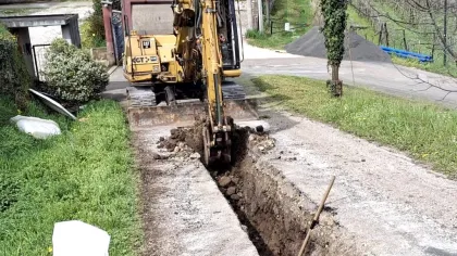 scavo per posizionamento nuova condotta idrica