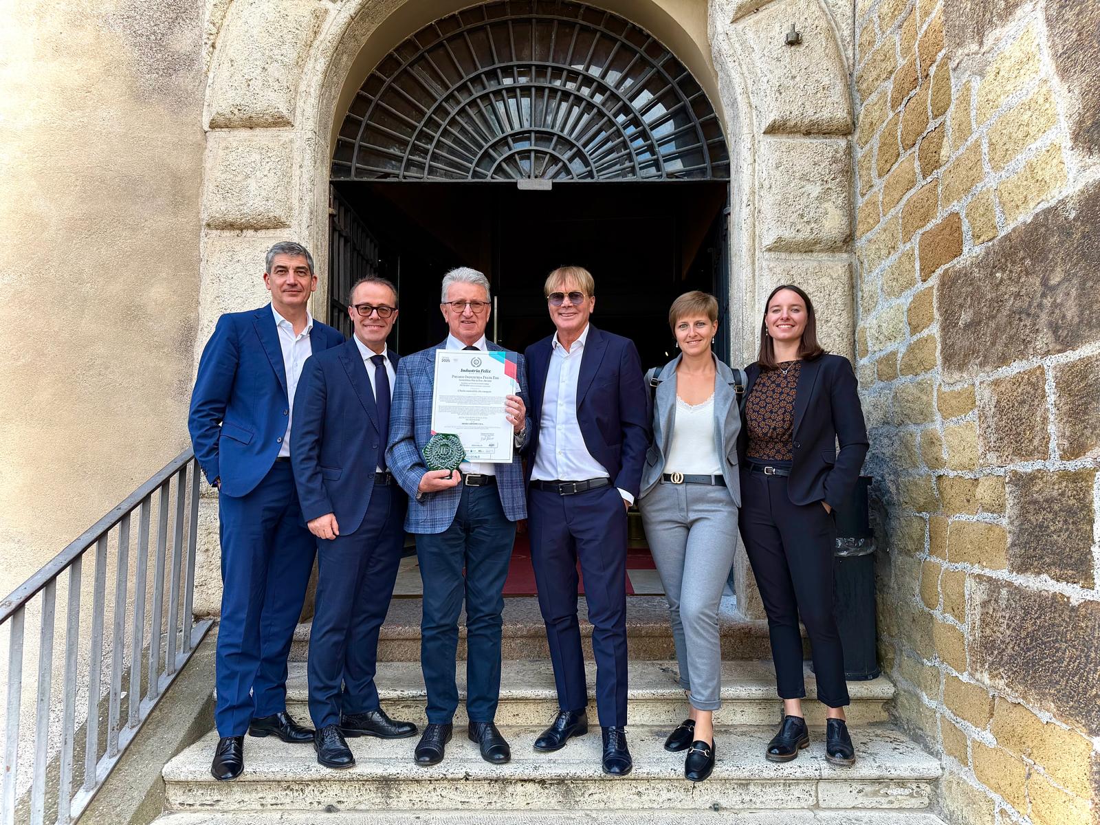 Presidente, direttore e sindaci soci ricevono il premio